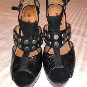 NEW! No 704B. black leather platforms